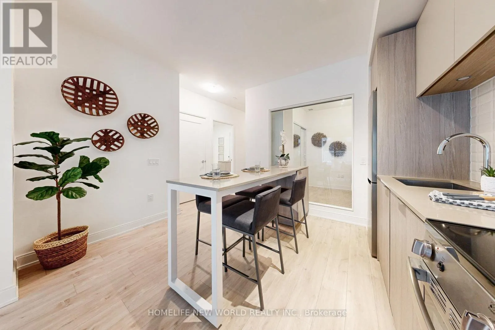 204 - 65 ANNIE CRAIG DRIVE