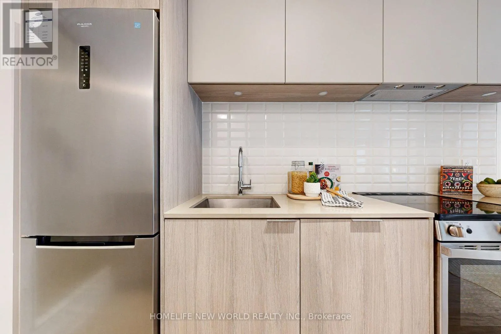 204 - 65 ANNIE CRAIG DRIVE