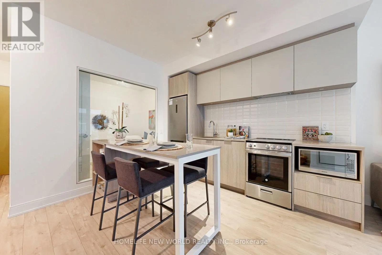204 - 65 ANNIE CRAIG DRIVE