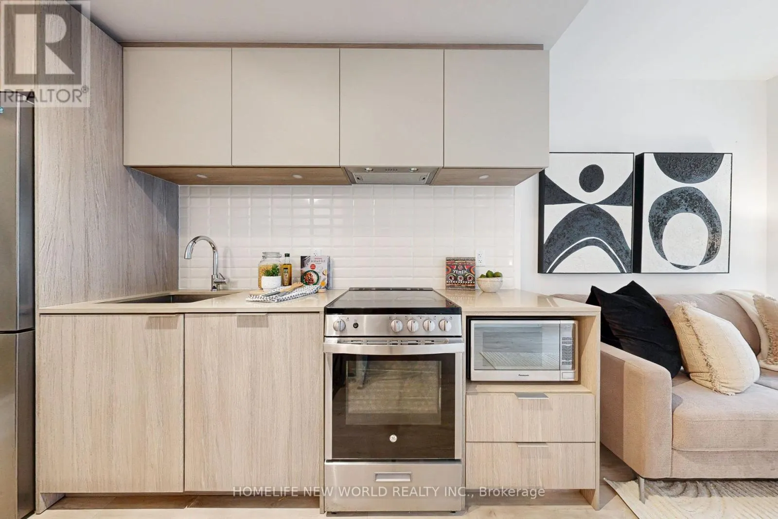 204 - 65 ANNIE CRAIG DRIVE