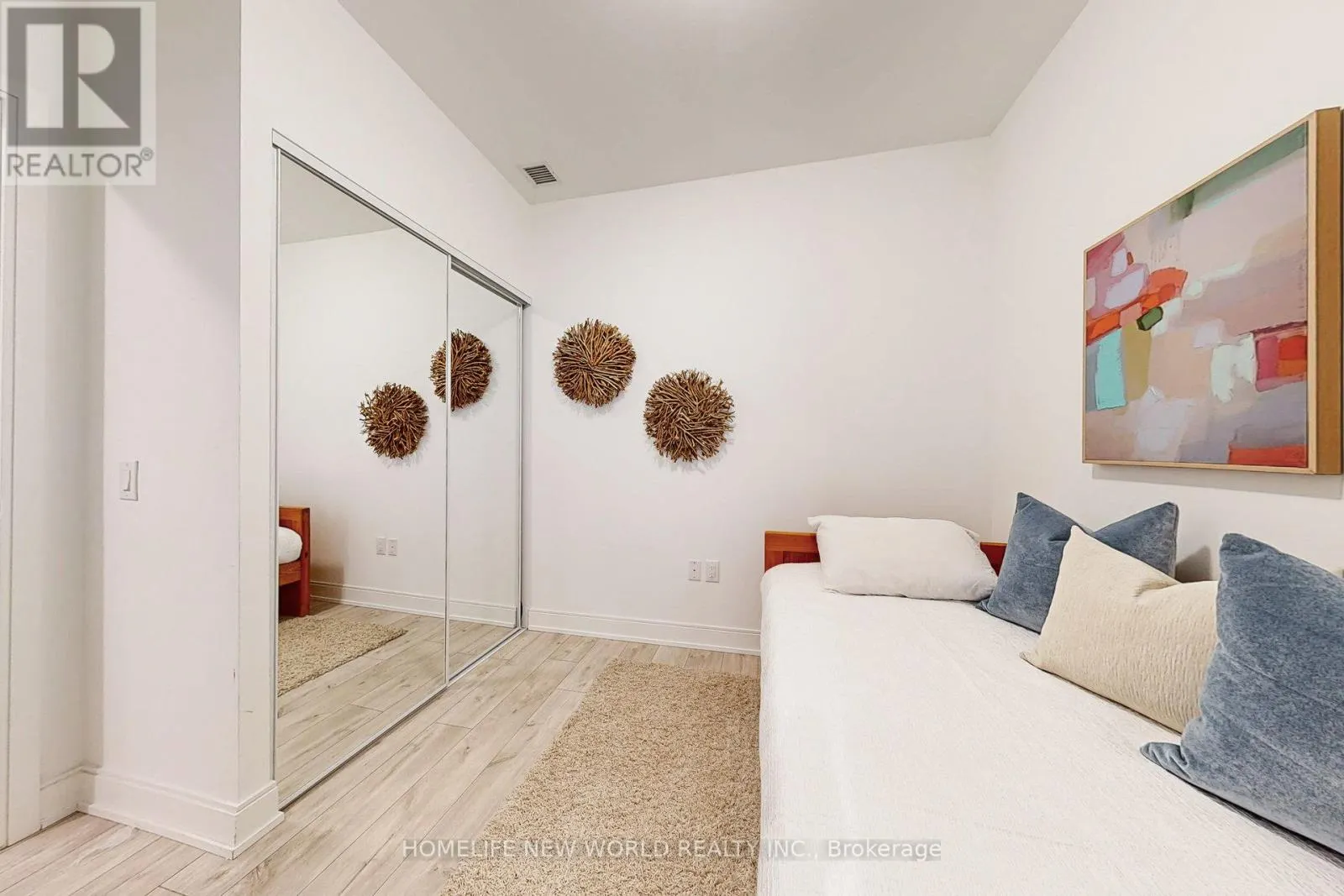 204 - 65 ANNIE CRAIG DRIVE