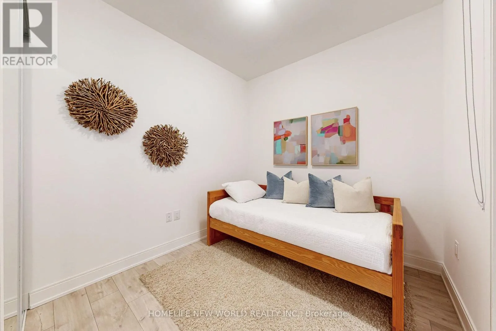 204 - 65 ANNIE CRAIG DRIVE
