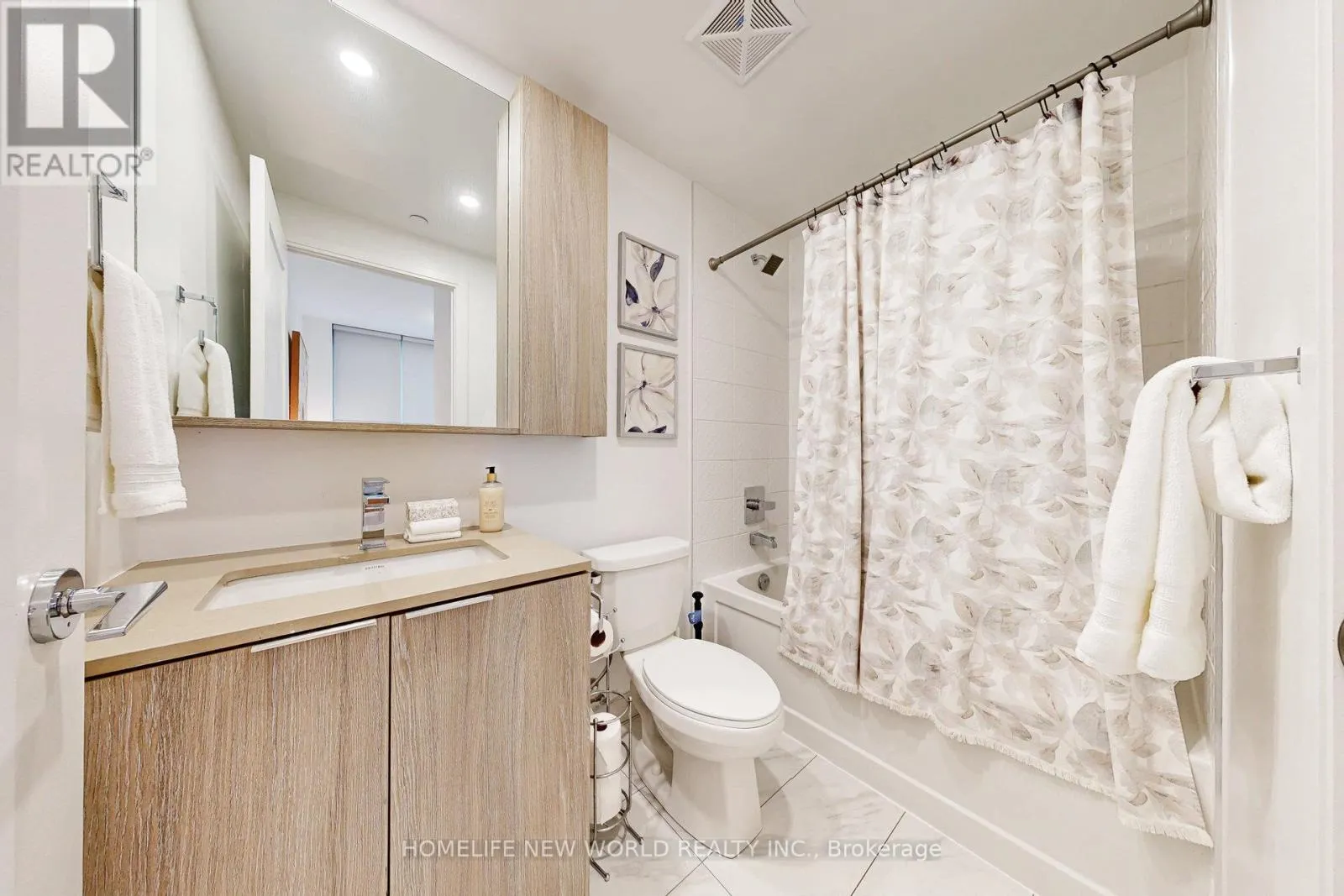 204 - 65 ANNIE CRAIG DRIVE