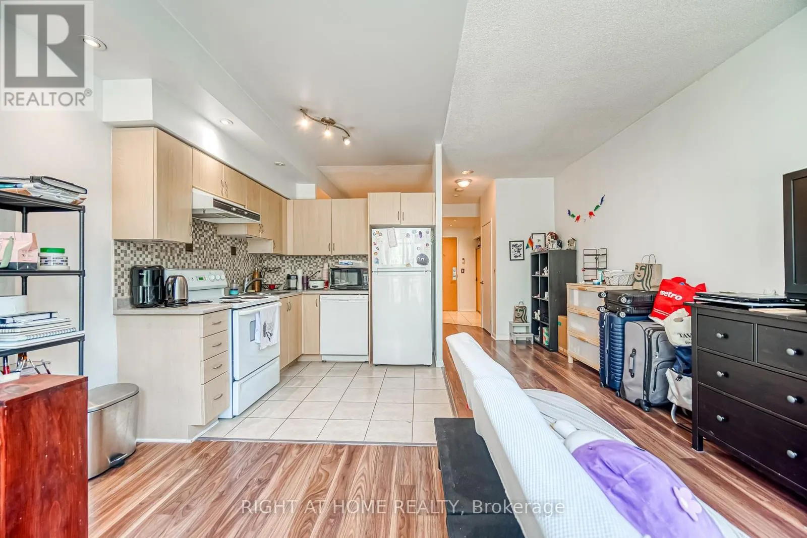 214 - 185 LEGION ROAD N