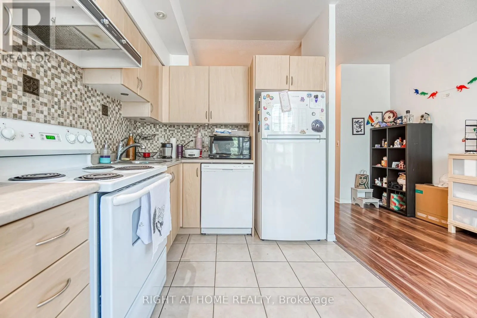 214 - 185 LEGION ROAD N