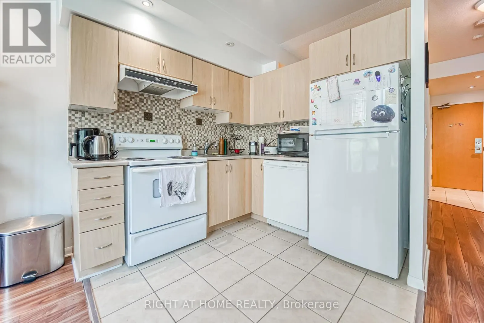 214 - 185 LEGION ROAD N
