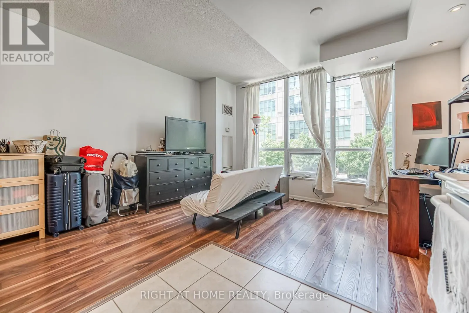 214 - 185 LEGION ROAD N