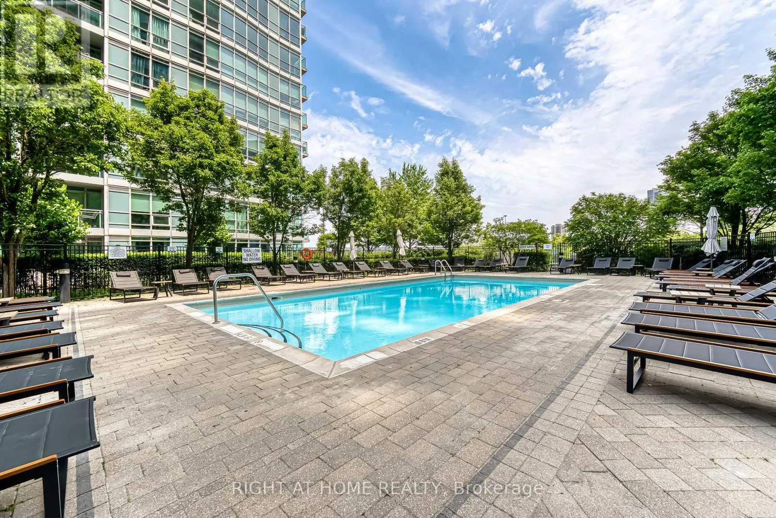 214 - 185 LEGION ROAD N