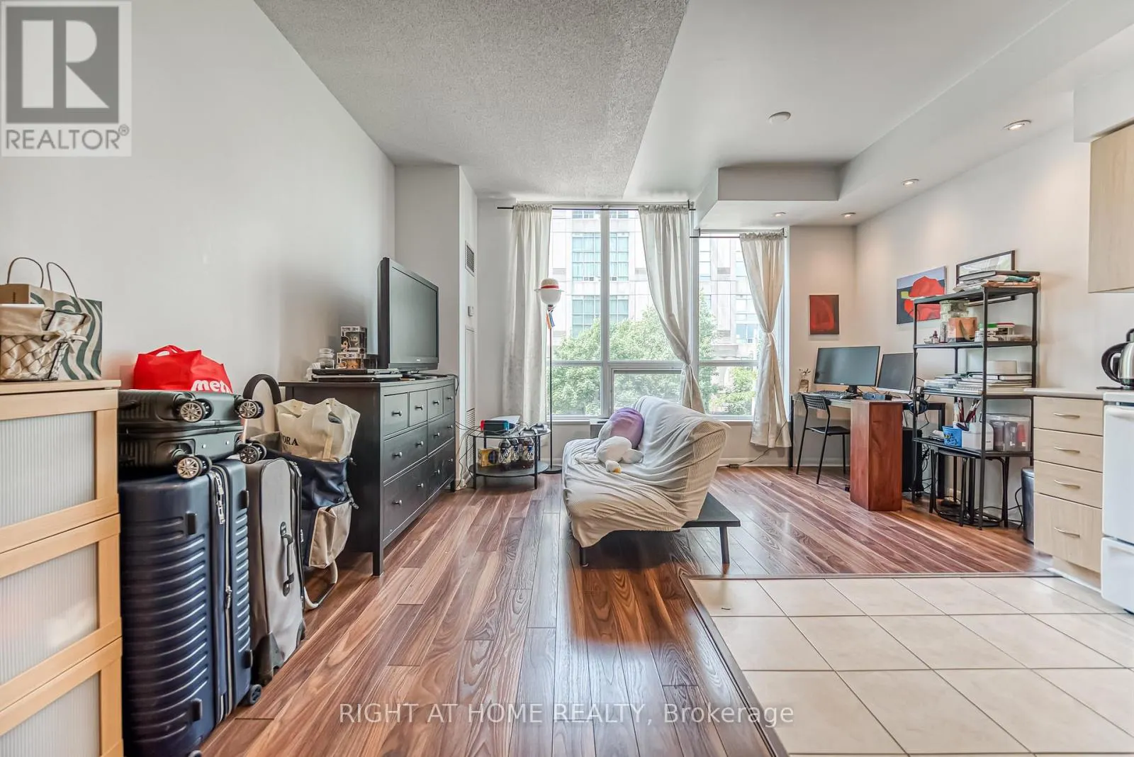 214 - 185 LEGION ROAD N