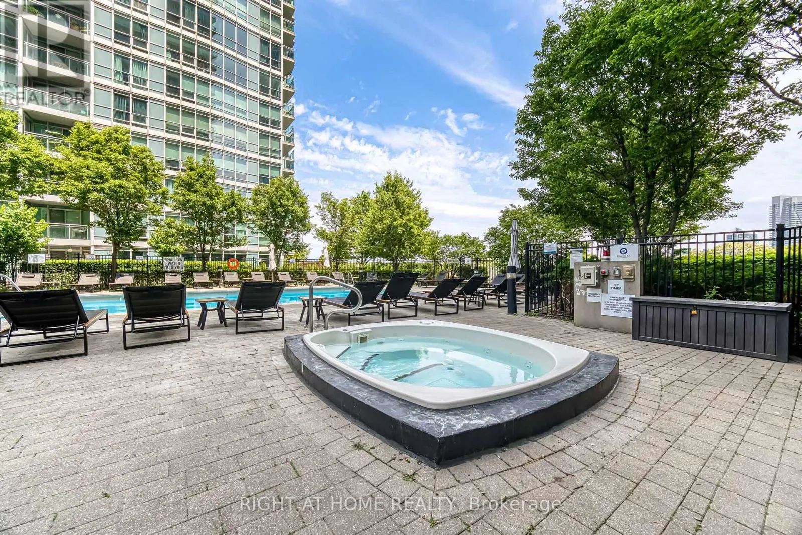 214 - 185 LEGION ROAD N