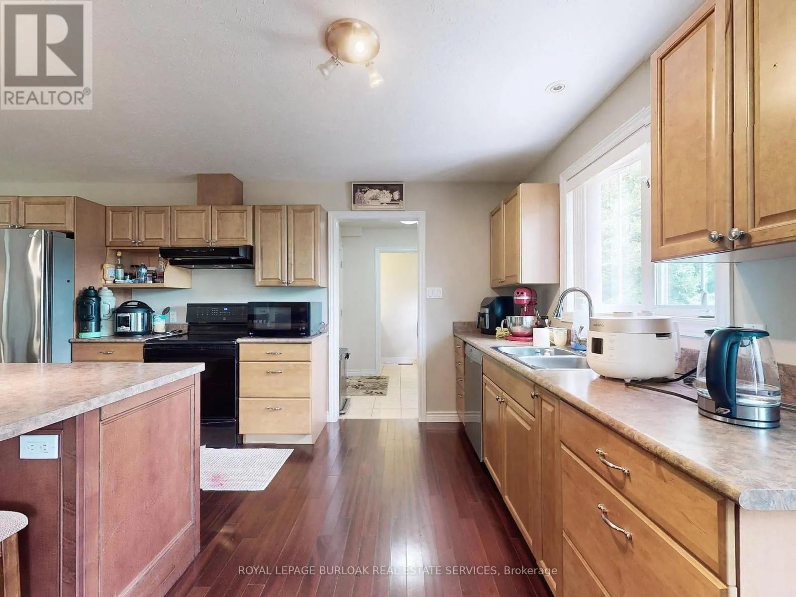 569 HIGHPOINT SIDE ROAD