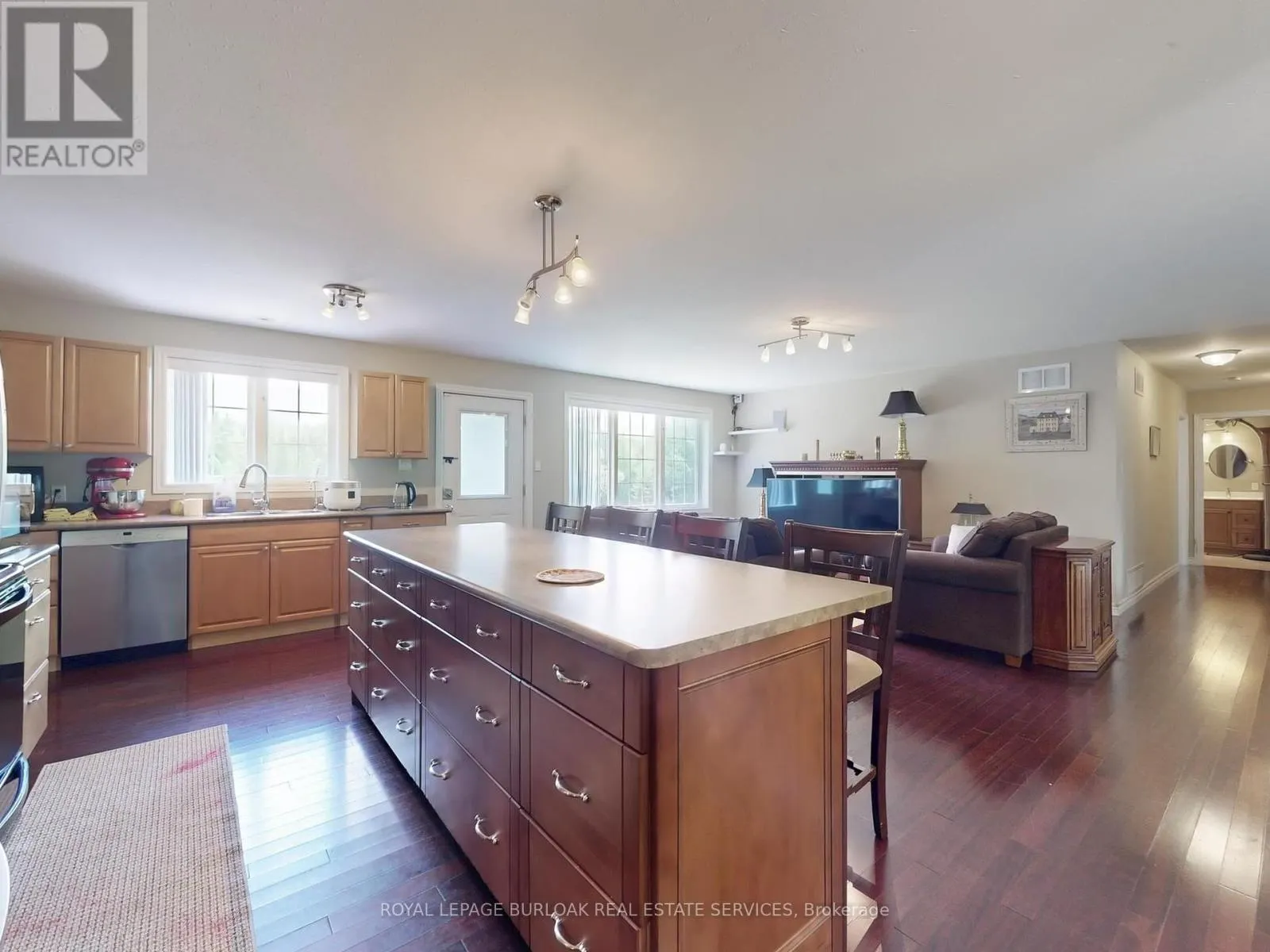 569 HIGHPOINT SIDE ROAD