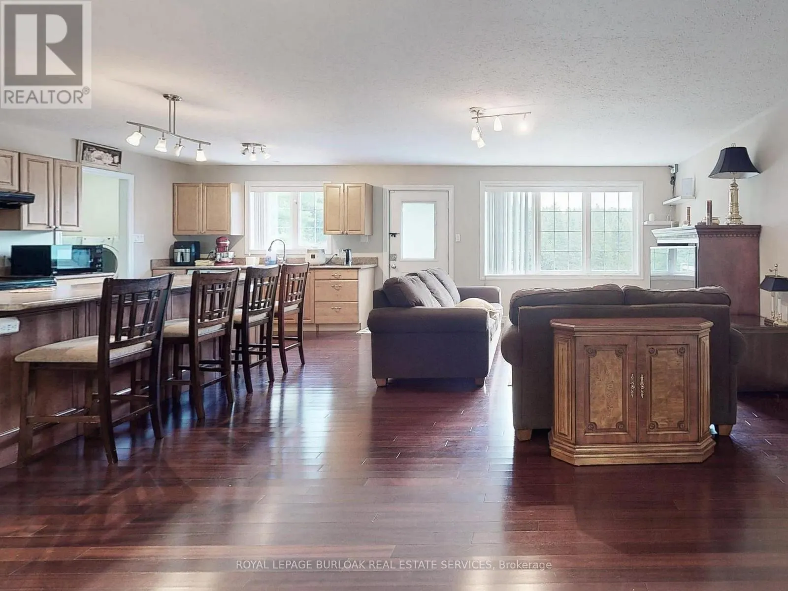 569 HIGHPOINT SIDE ROAD