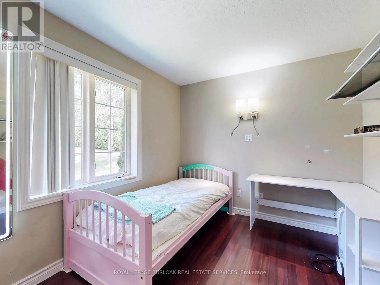 569 HIGHPOINT SIDE ROAD