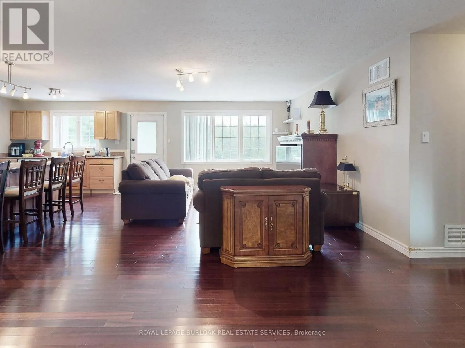 569 HIGHPOINT SIDE ROAD