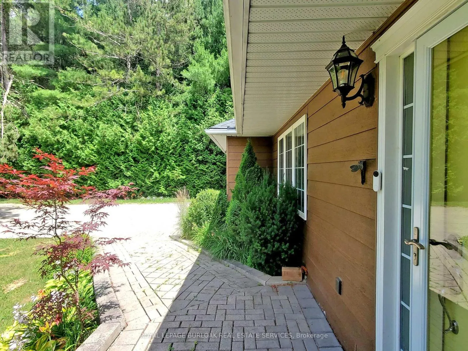 569 HIGHPOINT SIDE ROAD