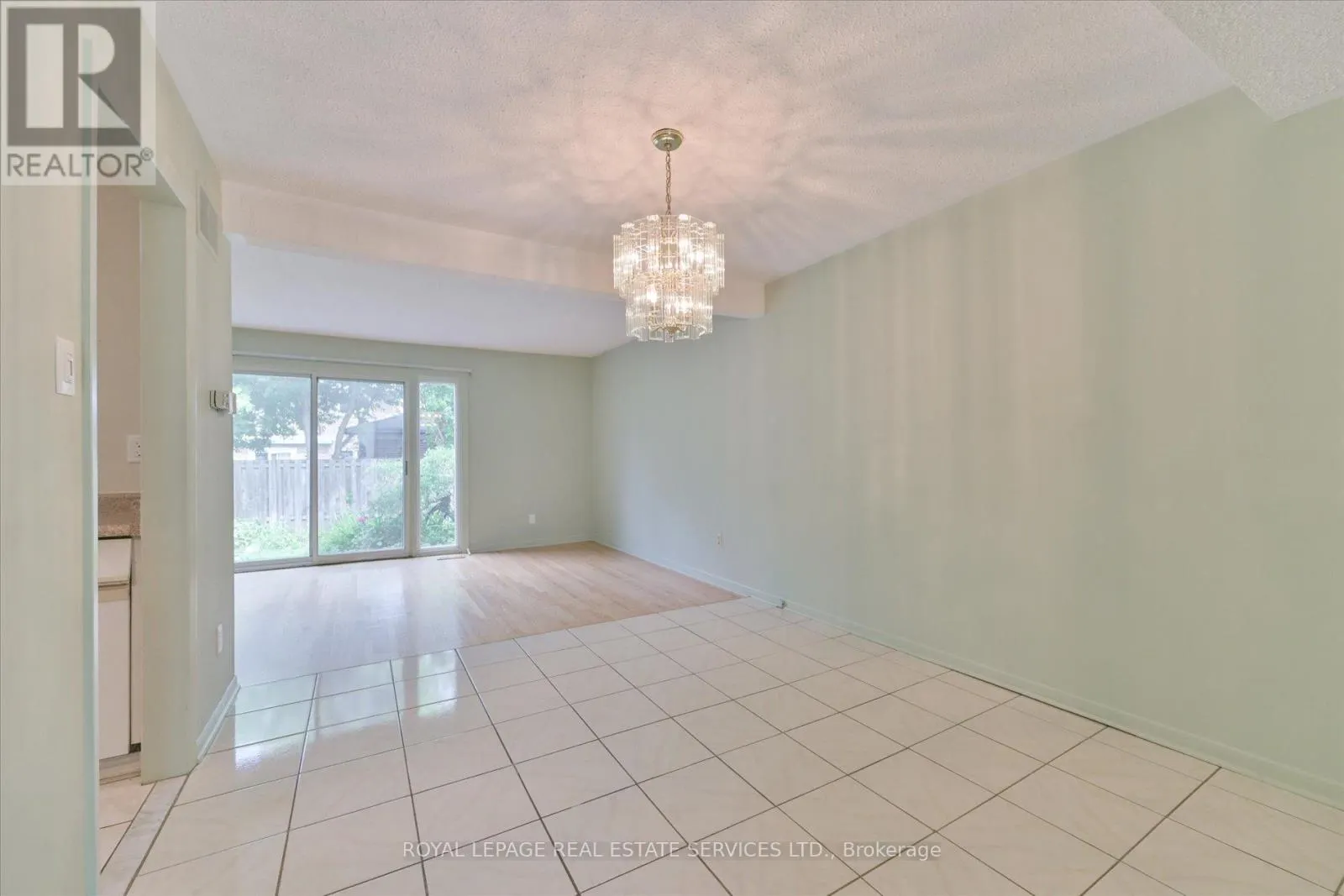 33 - 1395 ROYAL YORK ROAD