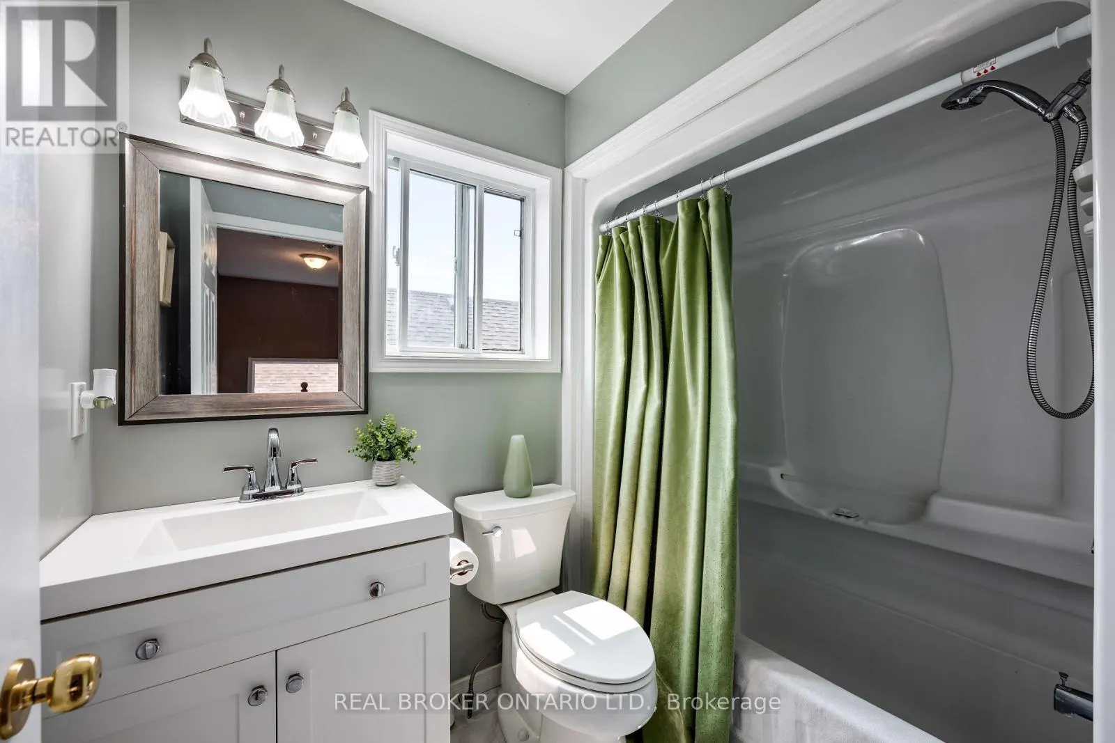 107 GLENGARRY ROAD