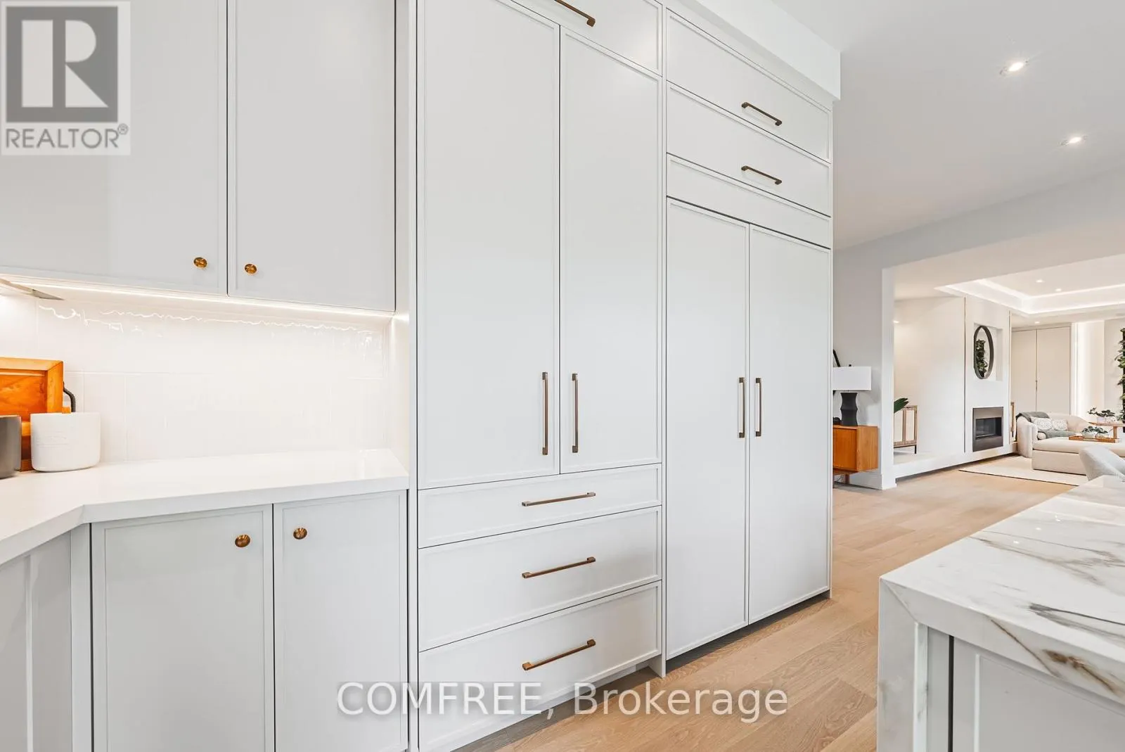 202 QUEEN STREET W