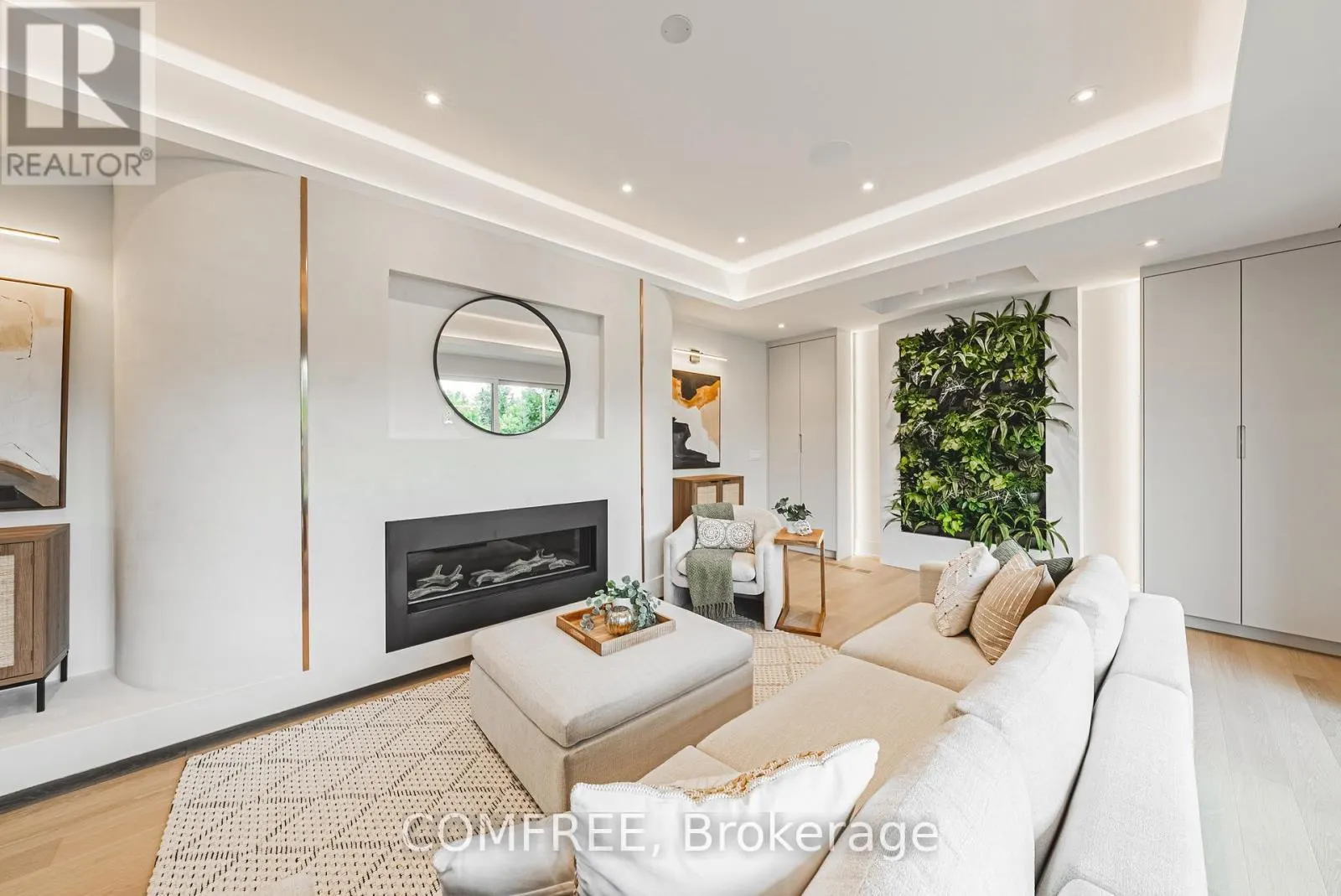 202 QUEEN STREET W