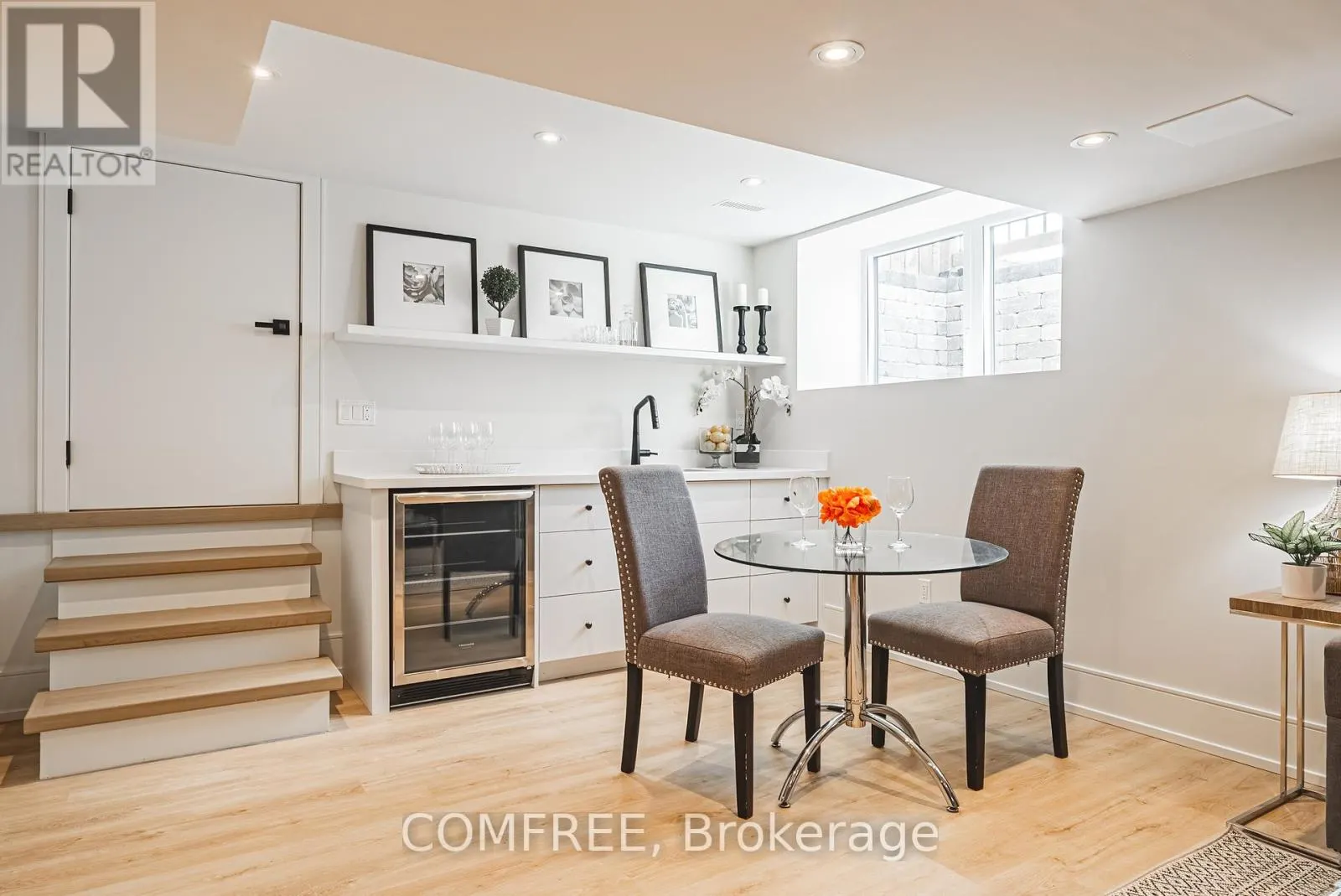 202 QUEEN STREET W