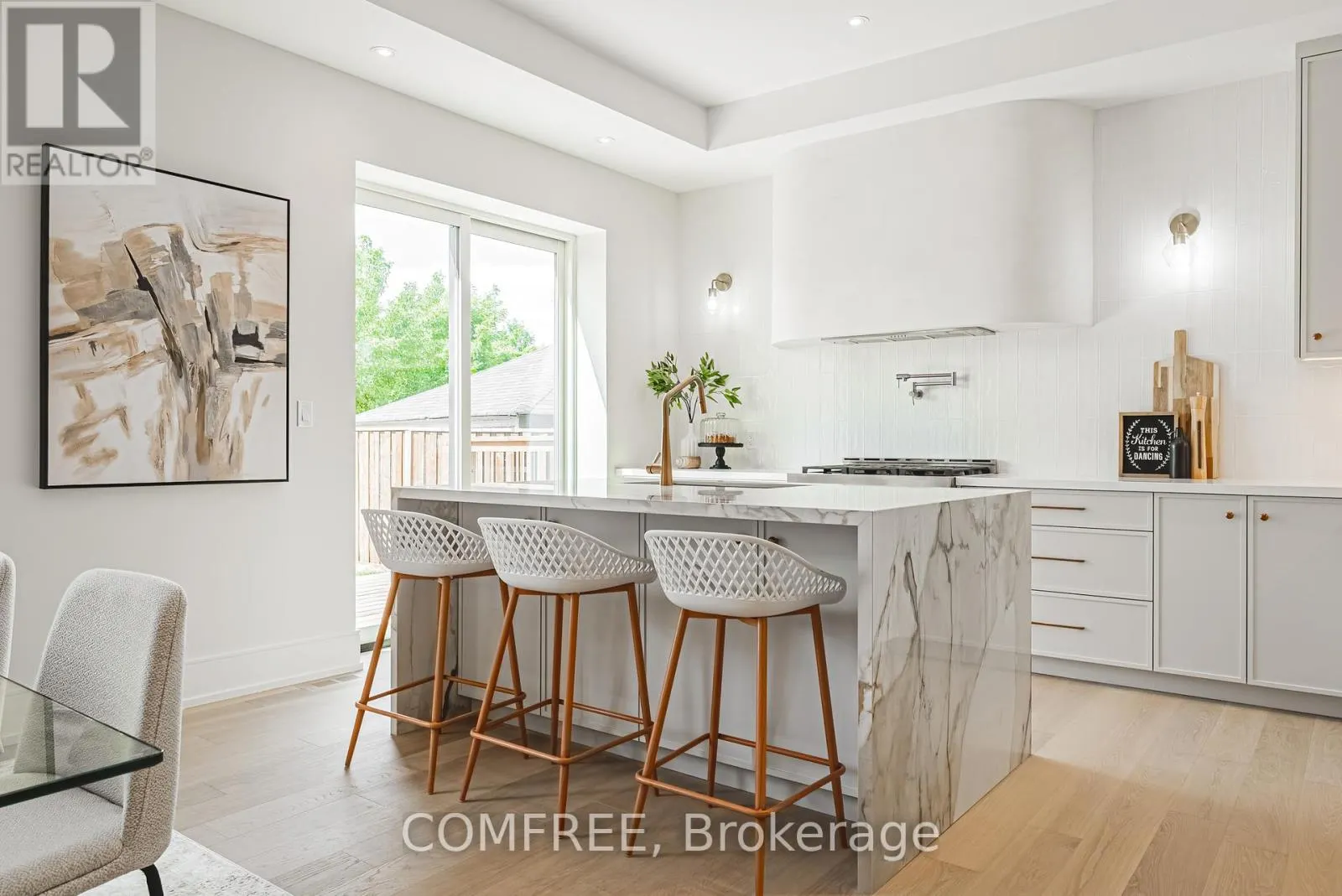 202 QUEEN STREET W