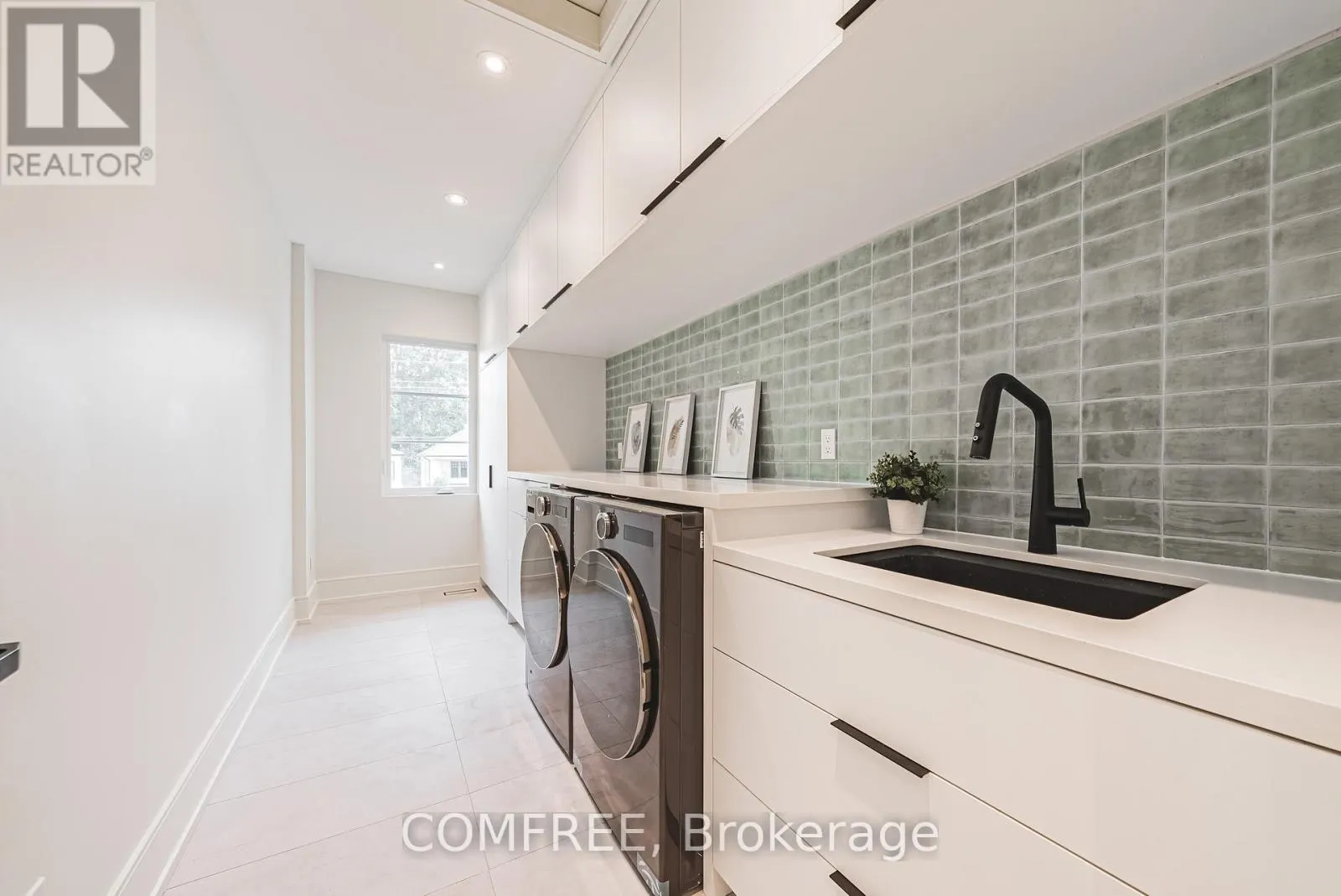 202 QUEEN STREET W