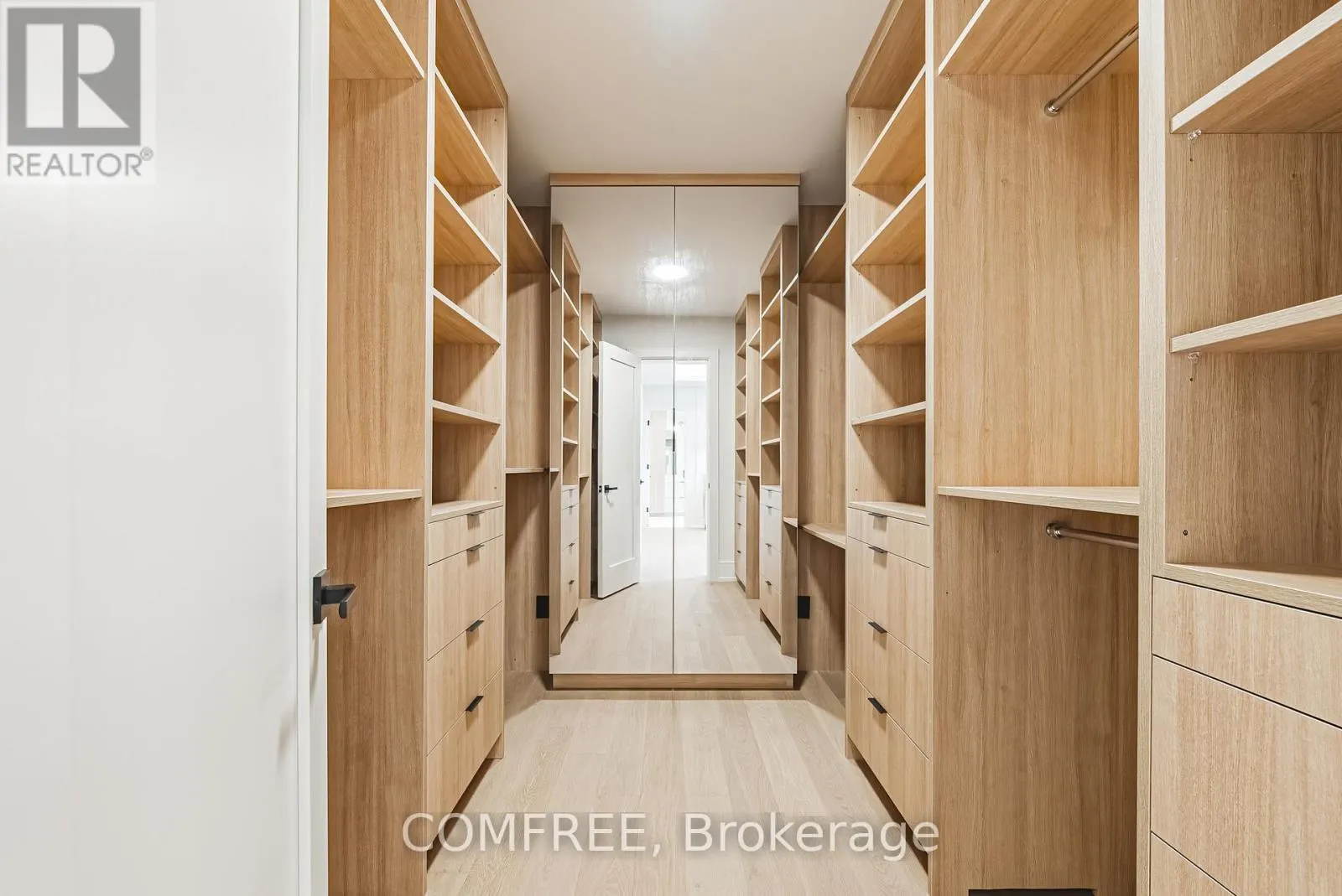 202 QUEEN STREET W