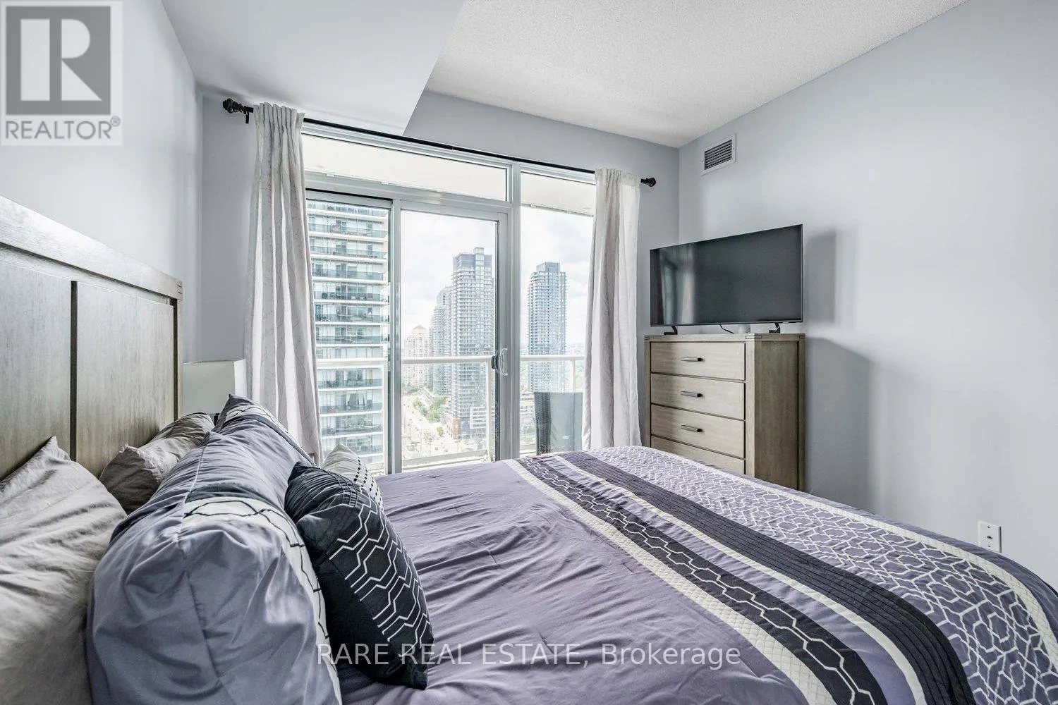 2404 - 56 ANNIE CRAIG DRIVE