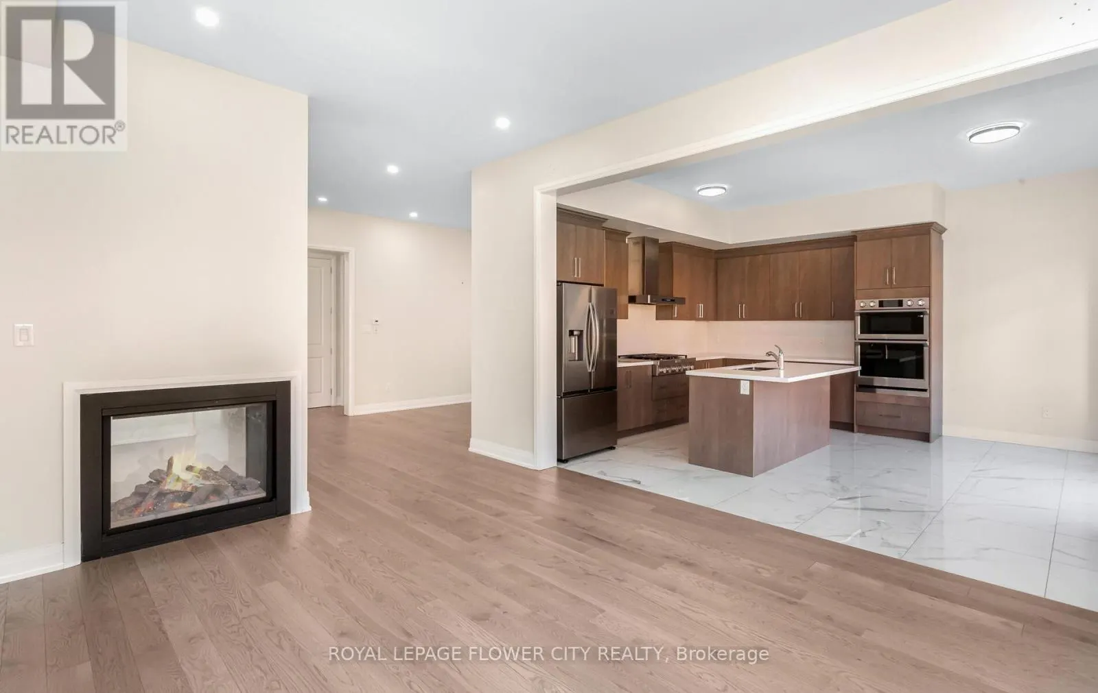 44 ROYAL FERN CRESCENT