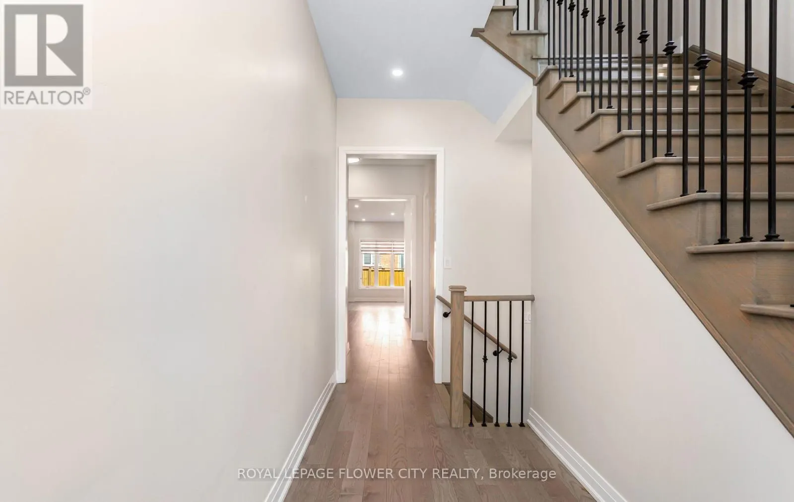 44 ROYAL FERN CRESCENT