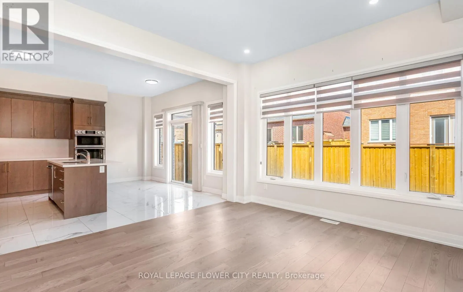 44 ROYAL FERN CRESCENT