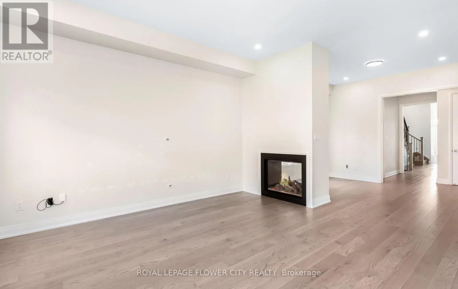 44 ROYAL FERN CRESCENT