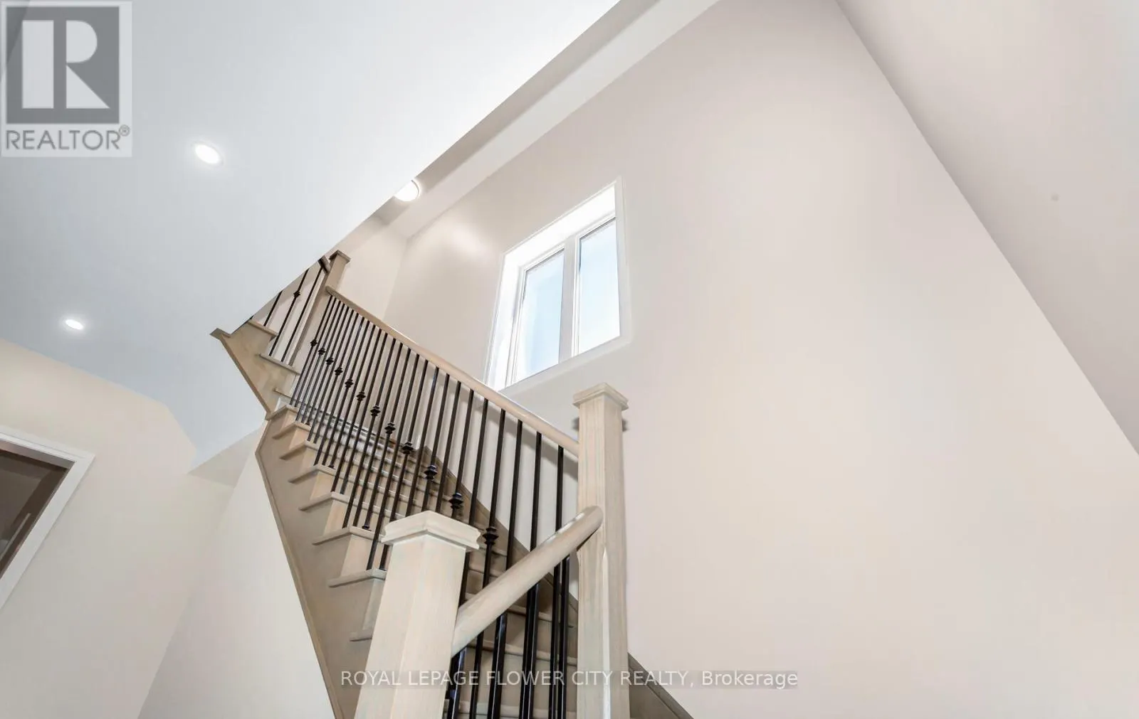 44 ROYAL FERN CRESCENT