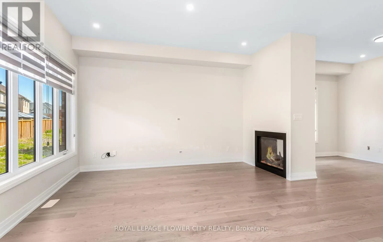 44 ROYAL FERN CRESCENT