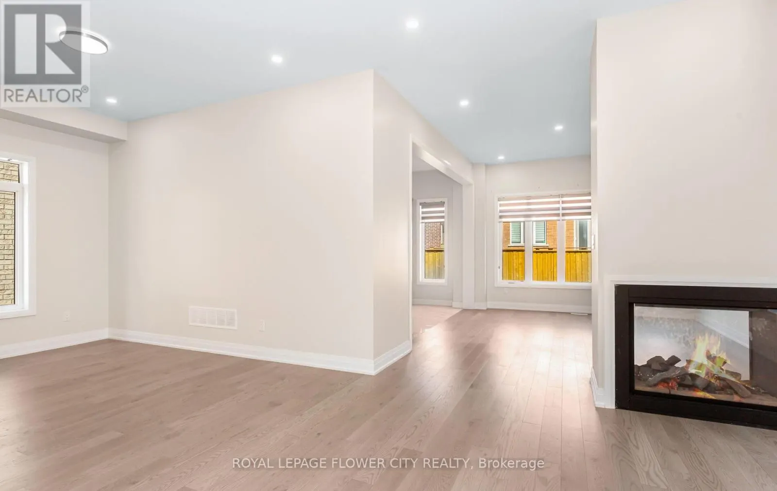 44 ROYAL FERN CRESCENT
