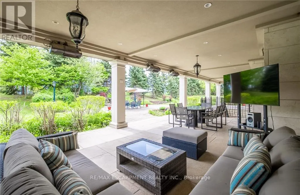 2594 BLUFFS WAY