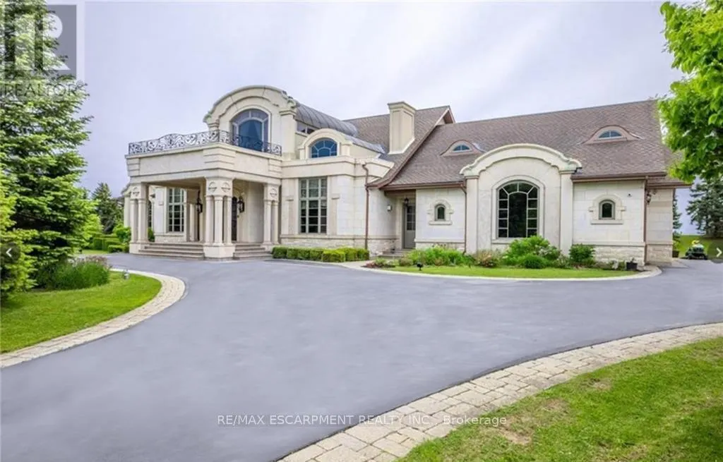 2594 BLUFFS WAY