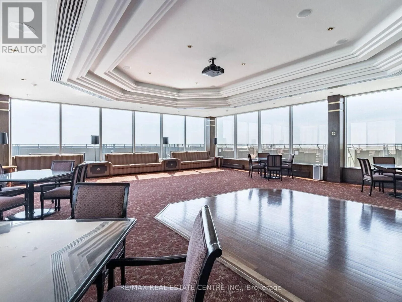 2407 - 1 PALACE PIER COURT
