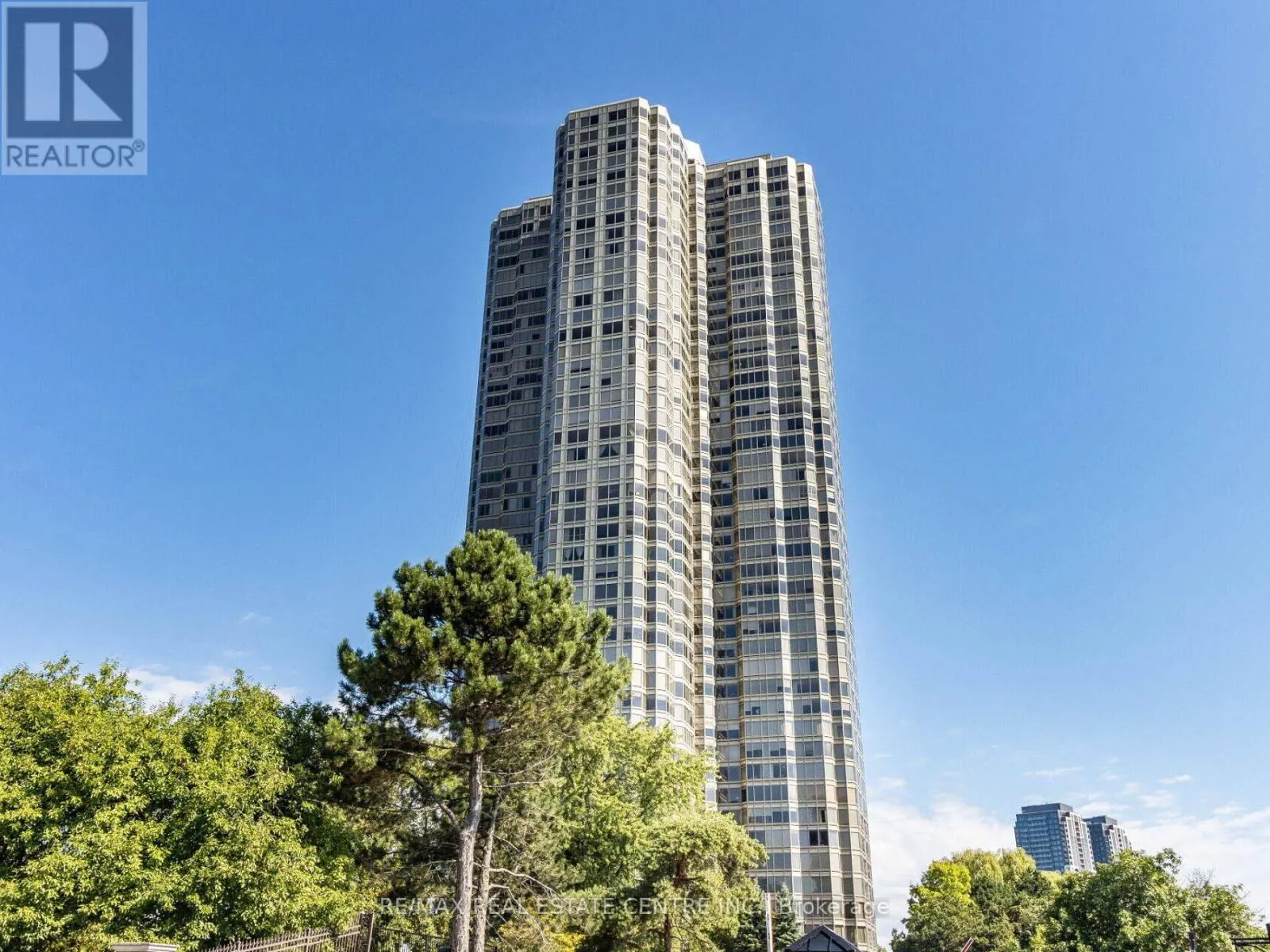 2407 - 1 PALACE PIER COURT