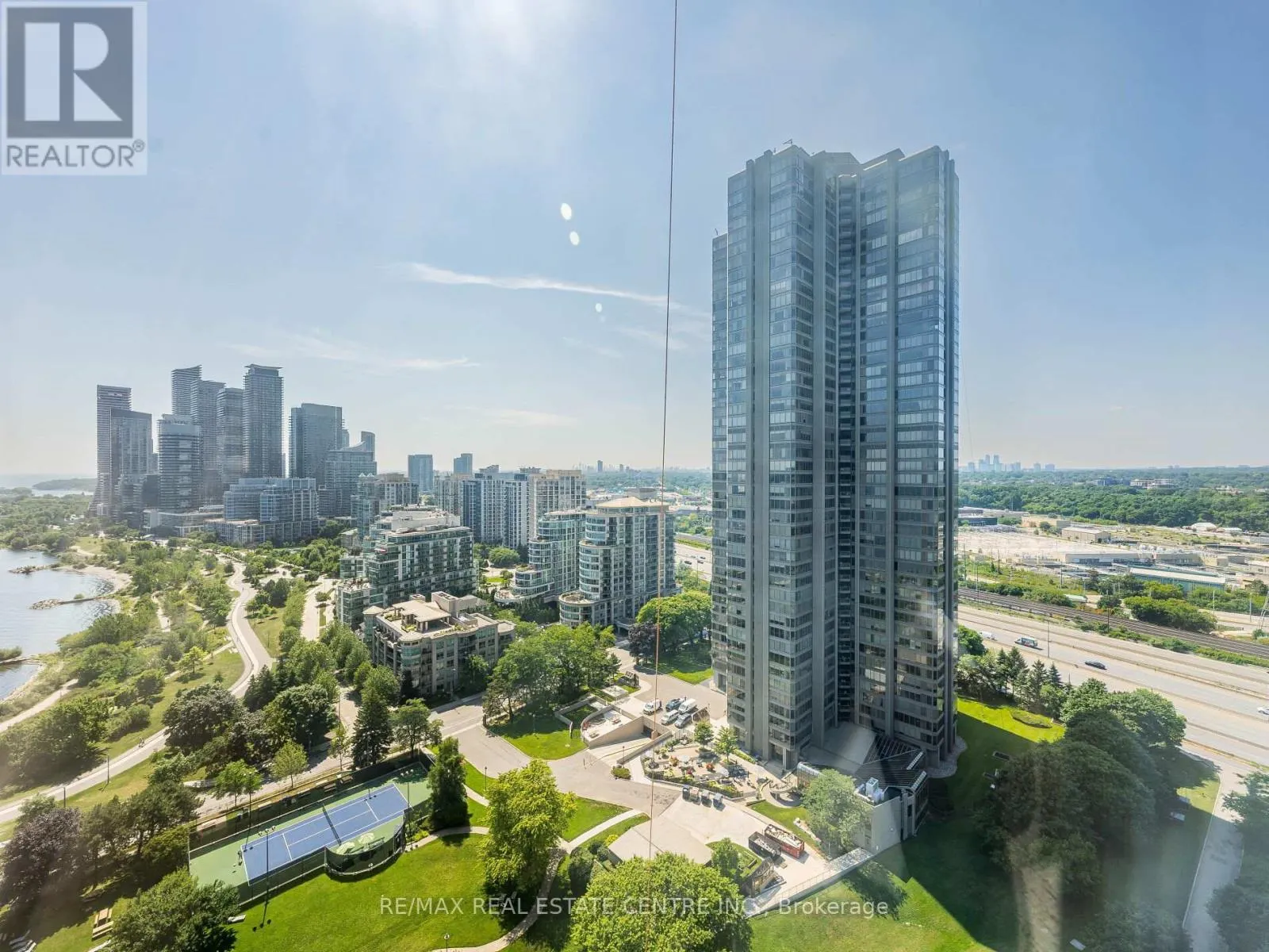 2407 - 1 PALACE PIER COURT