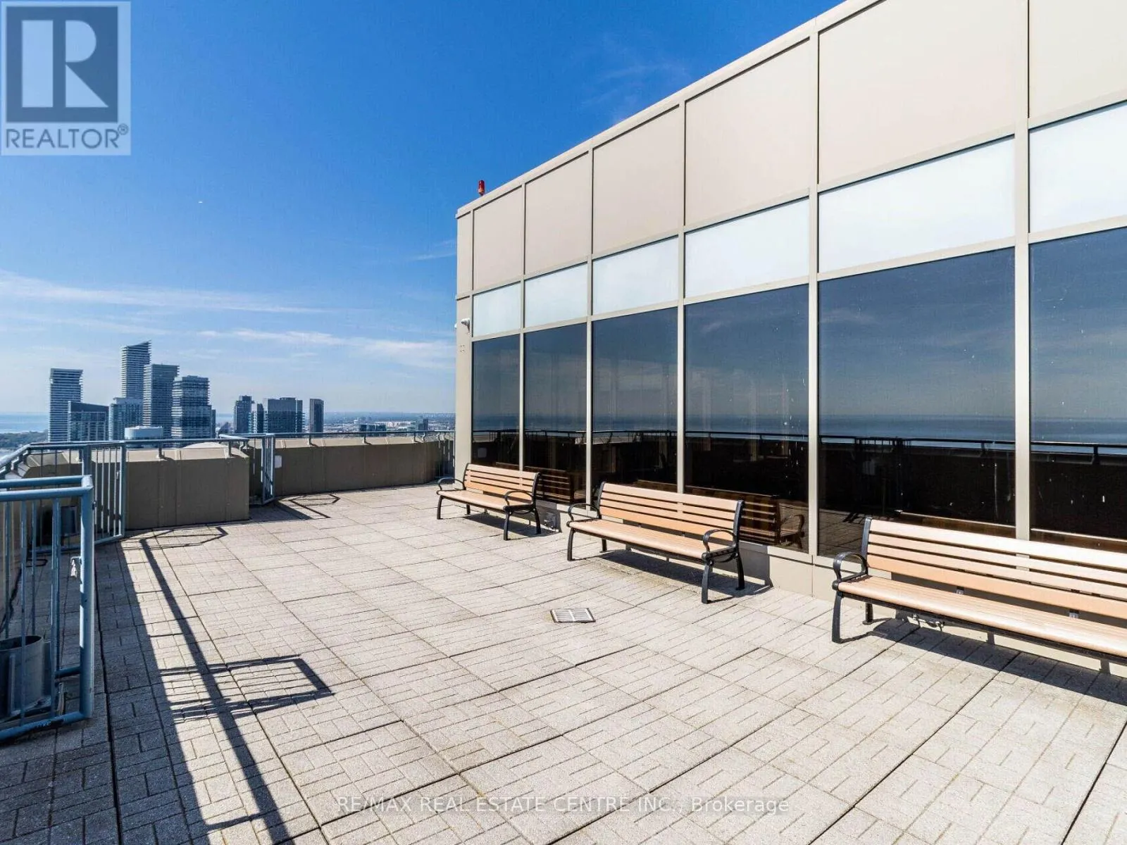 2407 - 1 PALACE PIER COURT