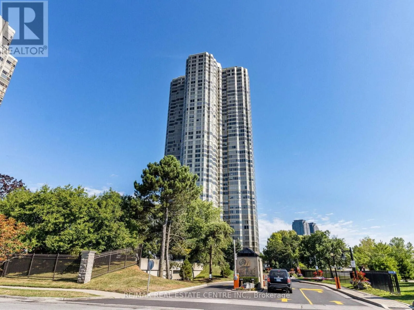 2407 - 1 PALACE PIER COURT