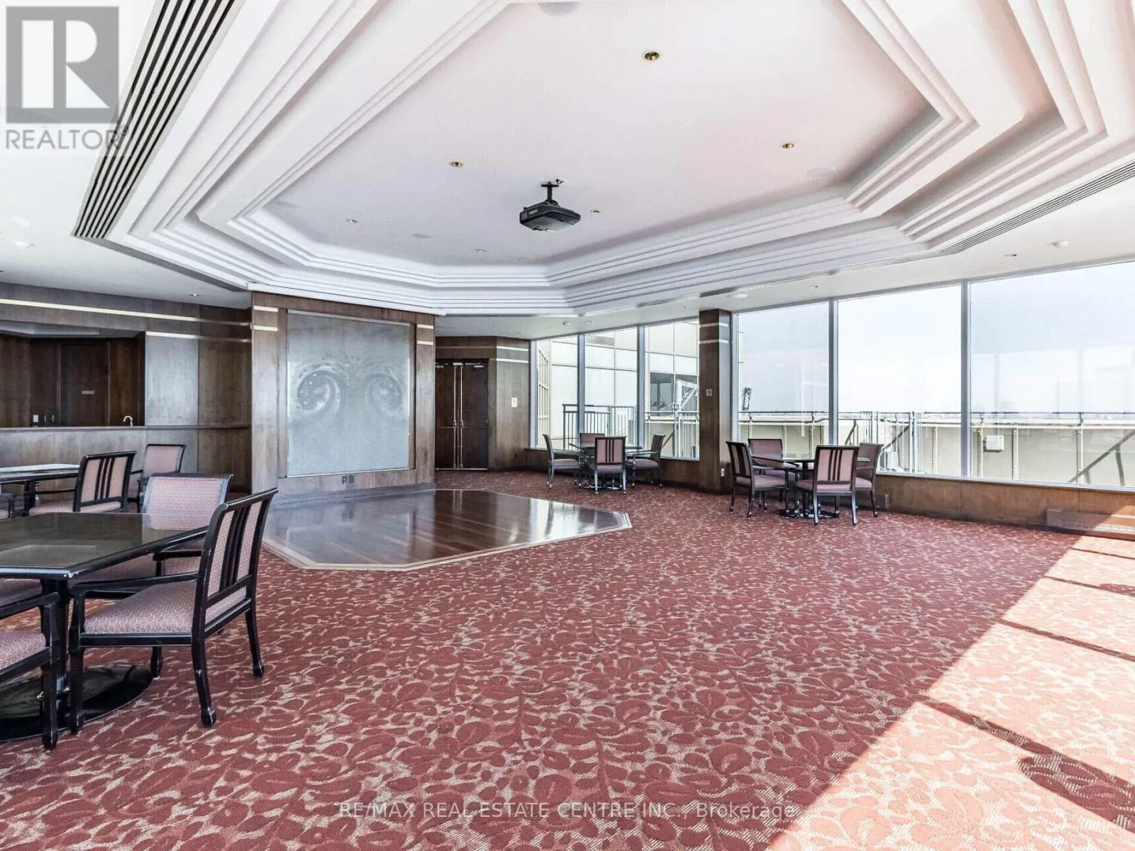 2407 - 1 PALACE PIER COURT