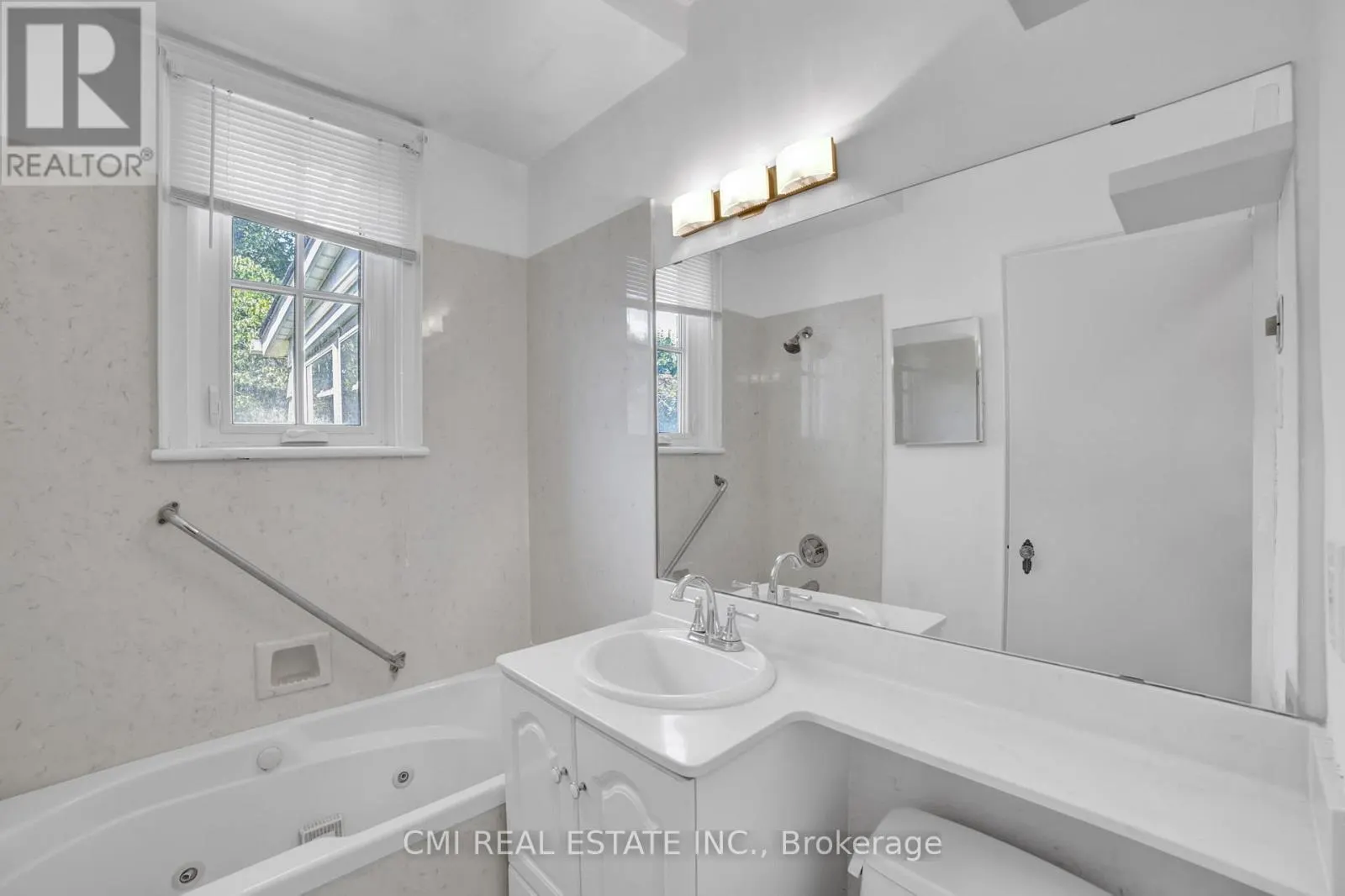 978 NORTH SHORE BOULEVARD W