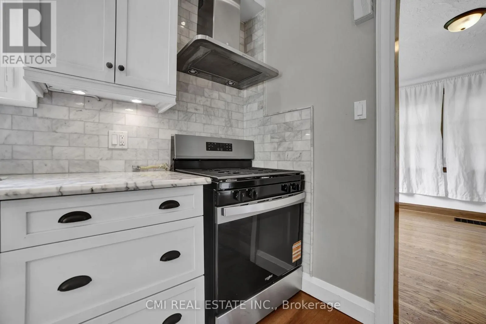 978 NORTH SHORE BOULEVARD W