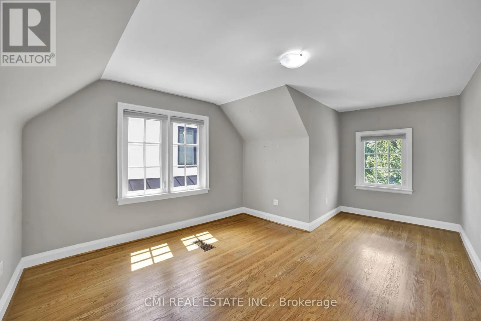 978 NORTH SHORE BOULEVARD W