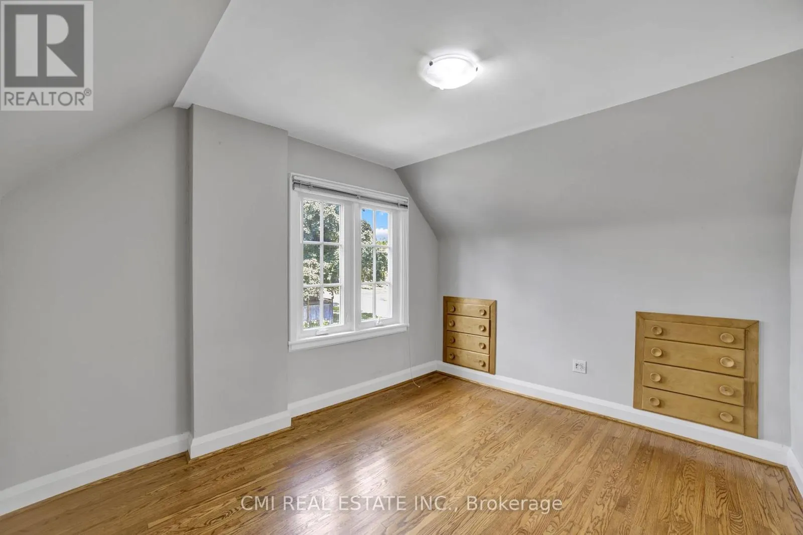 978 NORTH SHORE BOULEVARD W