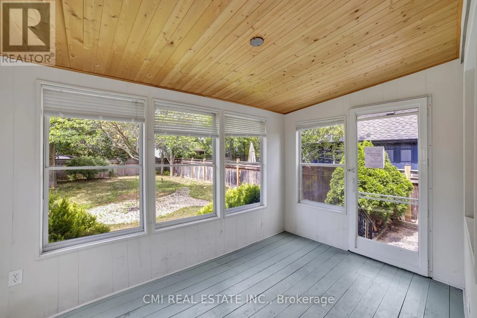 978 NORTH SHORE BOULEVARD W