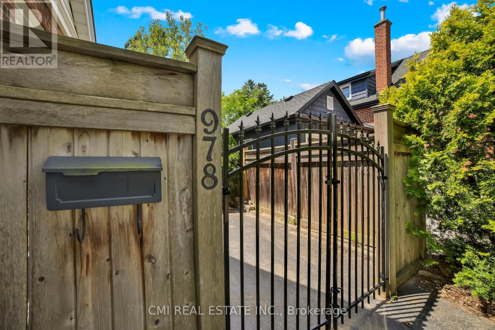 978 NORTH SHORE BOULEVARD W